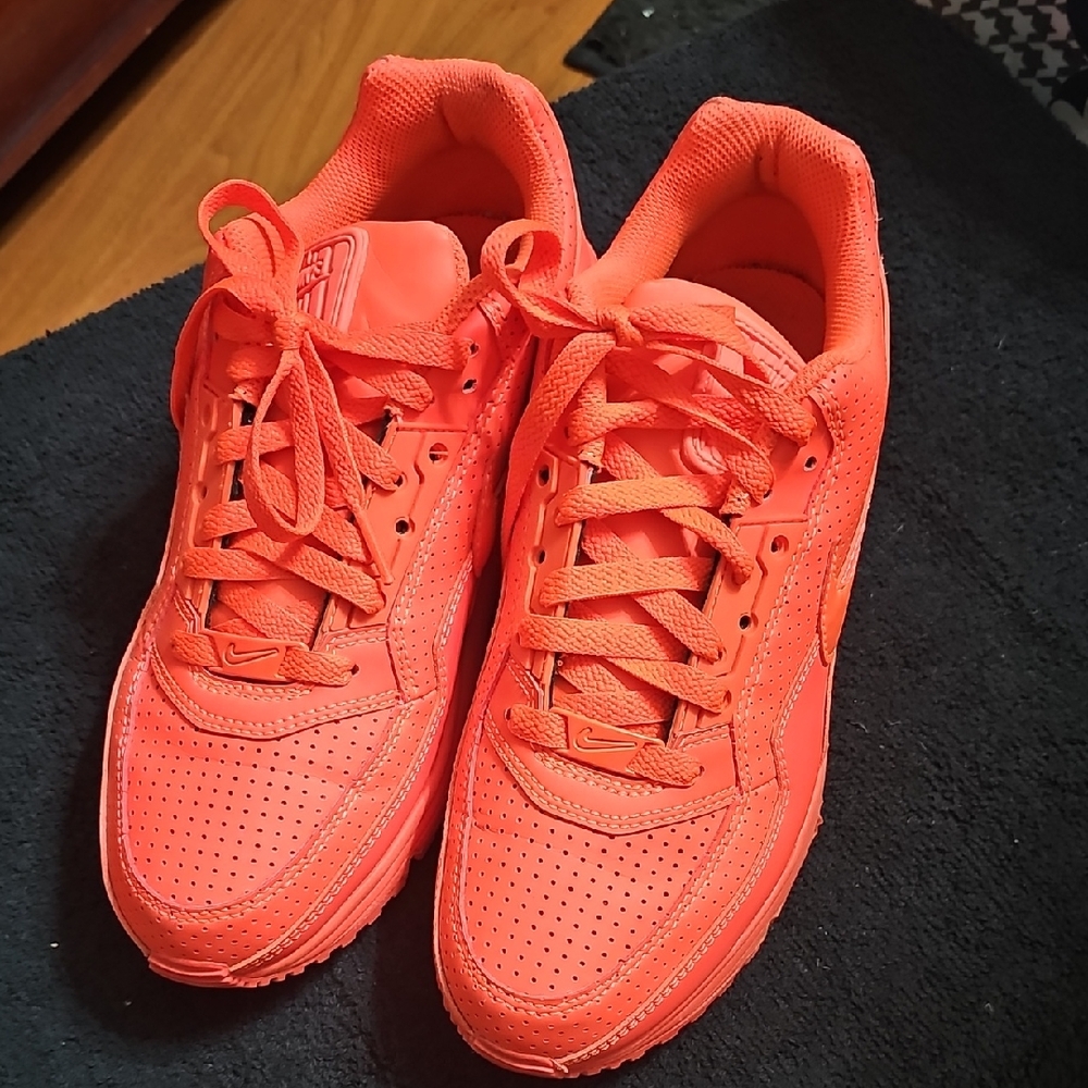 Vibrant Nike Airmax Crimson Sneakers